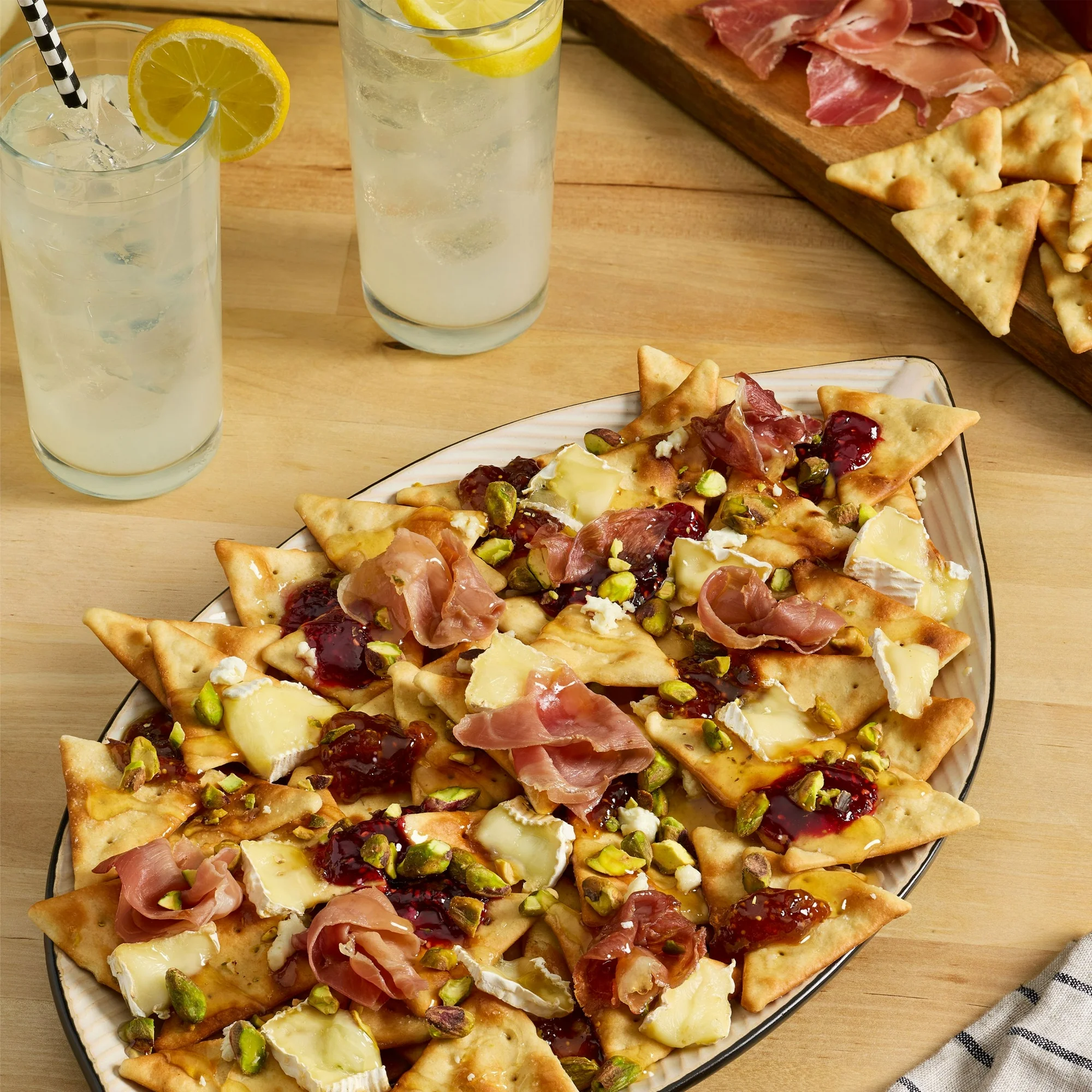 Town House Pita Sea Salt Oven Baked Crackers, Lunch Snacks, 9.5 oz - Image 4